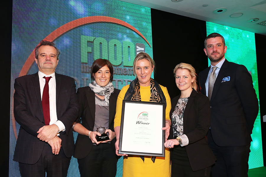 BEST NEW PRODUCT DEVELOPMENT - M&S Coriander & Lemongrass Chicken Burger - Linden Foods<br>Mark Hix, Ali Rodham of M&S, Pauline Gordon of Linden Foods and Steph Brunyee of M&S with category partner Henry Horkan of Bord Bia.