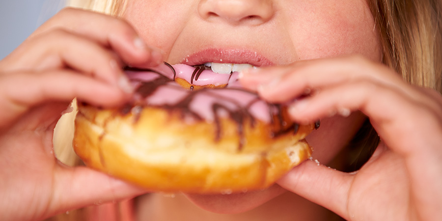 Chief Medical Officer wants snacking ban on public transport
