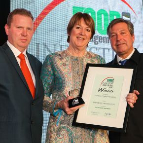 Best Trade Organisaton Award, Winner: Provision Trade Federation - L-R: Category partner Kevin Haynes of KDH Projects, award winner Elizabeth Sutton of Provision Trade Federation and host John Torode.